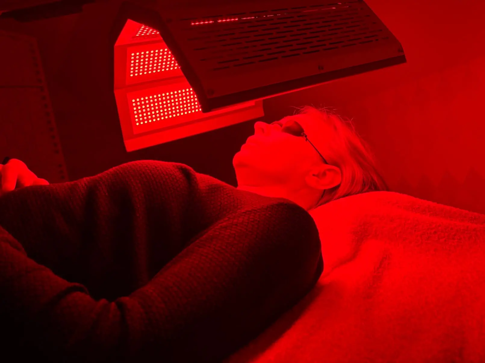 LED lichttherapie bij Estaro – huidverjonging en herstelbehandeling